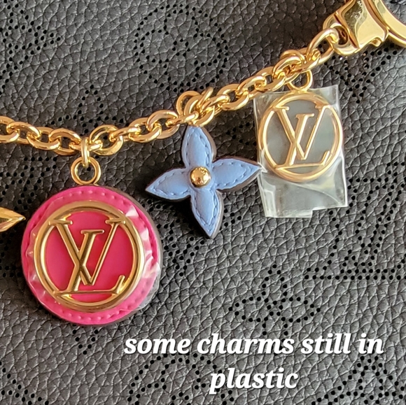 Authentic Louis Vuitton Preppy flowers Bag Charm. New w/box & dust bag - Picture 4 of 12